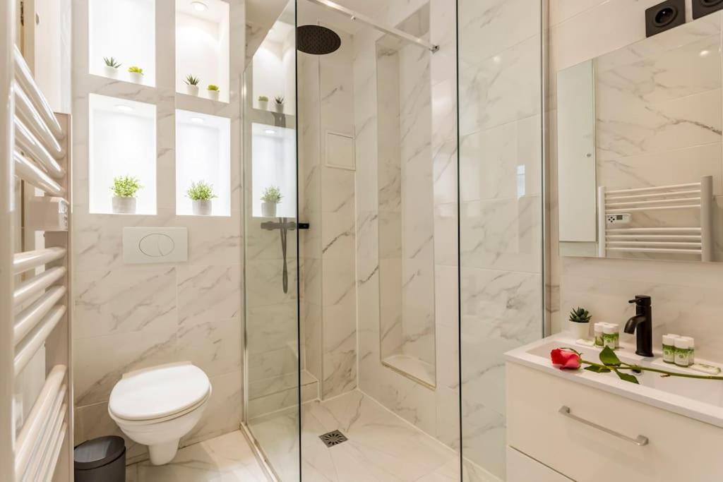 Suite Paris, Tour Eiffel, Champs Elysees Exterior foto