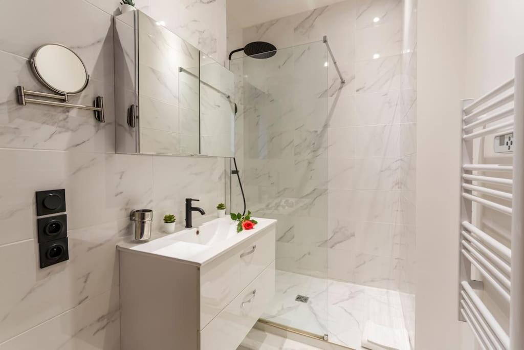 Suite Paris, Tour Eiffel, Champs Elysees Exterior foto